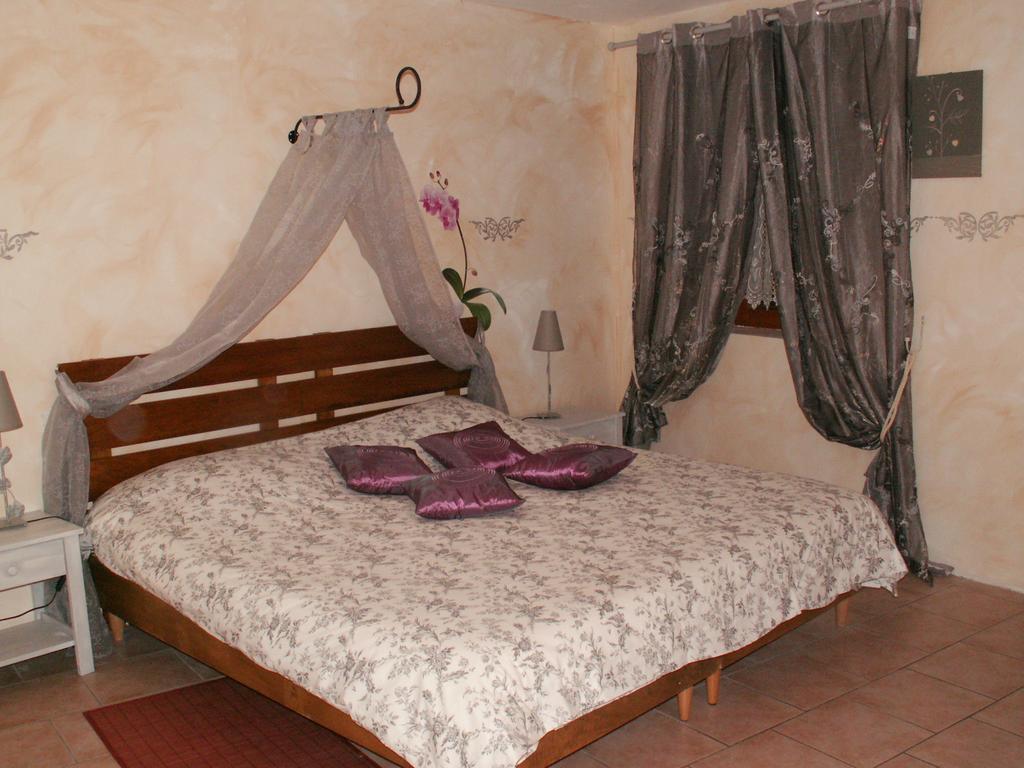 La Chartreuse Hotel Poilly-sur-Tholon Szoba fotó