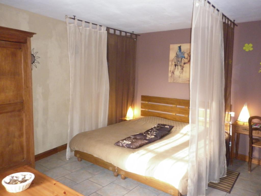 La Chartreuse Hotel Poilly-sur-Tholon Szoba fotó