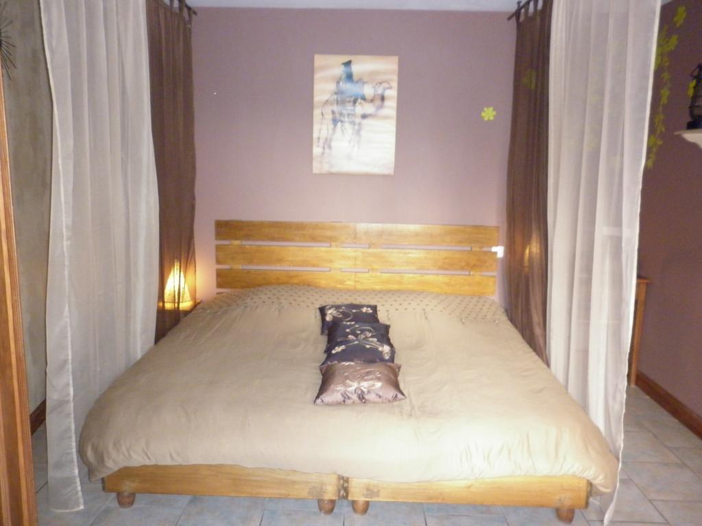 La Chartreuse Hotel Poilly-sur-Tholon Szoba fotó
